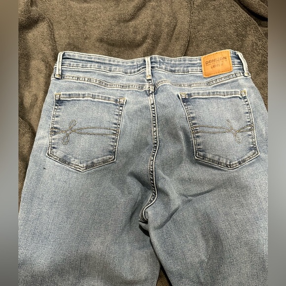 DENIZEN Levi's Women's High-Rise Sculpting Straight Jeans - Seaside Fade Size 10 - Picture 5 of 10
